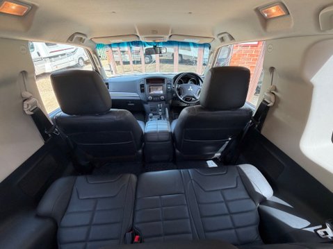 Mitsubishi Shogun DI-D BARBARIAN SWB DEMO PLUS 1 OWNER 16