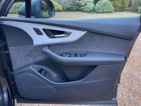 Audi Q7 3.0 TFSIe V6 55 S line SUV 5dr Petrol Plug-in Hybrid Tiptronic quattro Euro 75