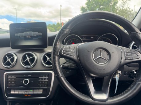 Mercedes-Benz GLA GLA 180 URBAN EDITION 10