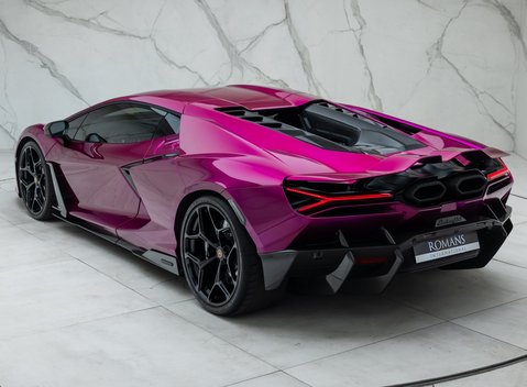 Lamborghini Revuelto 12