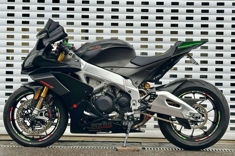 Aprilia RSV 1.1 RSV 4 1100 Factory 24