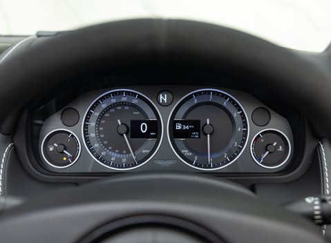 Aston Martin V12 Vantage S ROADSTER 26