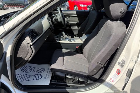 BMW 3 Series 320I SE TOURING AUTOMATIC -APPLE CAR PLAY -CAMERAS -XENONS -LOW MILEAGE 3