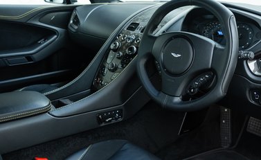 Aston Martin Vanquish S 10