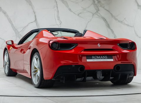 Ferrari 488 SPIDER 13