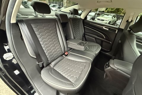 Ford Mondeo VIGNALE HYBRID - RARE CAR -CAMERA-HEATED/COOLED/ELECTRIC SEATS -HUGE SPEC 18