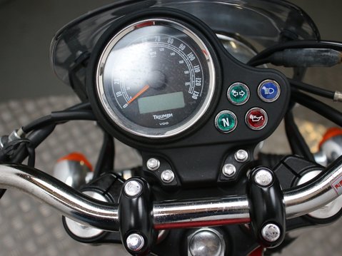 Triumph Bonneville 865 SE BONNEVILLE 865 SE 16