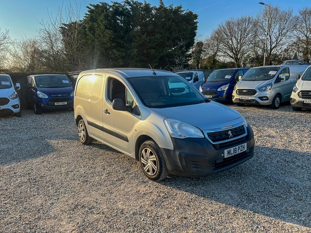 Peugeot Partner SWB L1H1 (SOLD) Low Roof Professional Air Con Nav Sensors EURO 6 NO VAT 4
