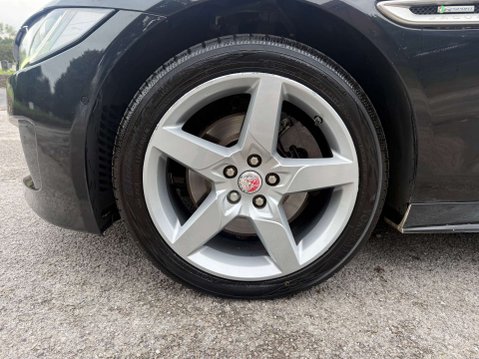 Jaguar XE 2.0 XE R-Sport D AWD Auto 4WD 4dr 51