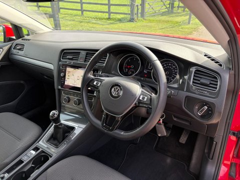 Volkswagen Golf 2.0 TDI SE Nav Euro 6 (s/s) 5dr 40