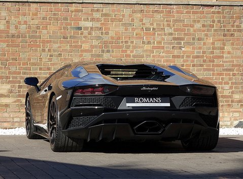 Lamborghini Aventador S 12