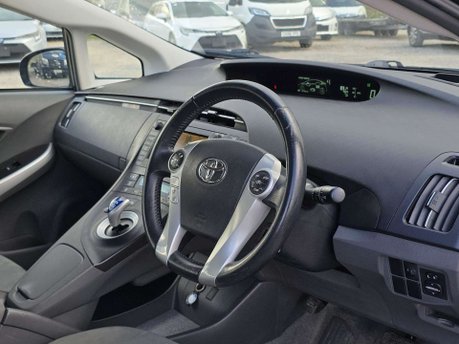 Toyota Prius 1.8 VVT-h T Spirit Hatchback 5dr Petrol Hybrid CVT Euro 5 (s/s) (136 ps) 19