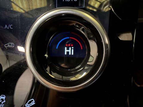 Land Rover Range Rover Evoque 2.0 Range Rover Evoque R-Dynamic SE D MHEV Auto 4WD 5dr 18