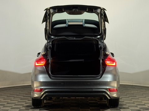 Ford Focus ST-LINE TDCI 8