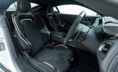 Aston Martin V12 Vantage 10