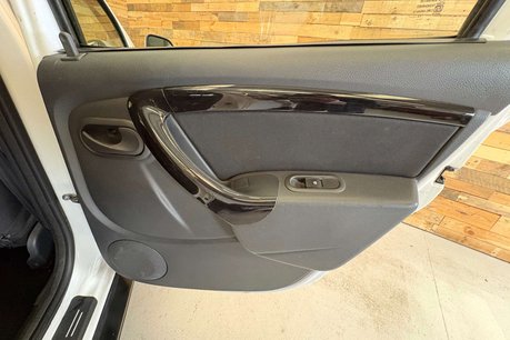 Dacia Duster 1.5 dCi Laureate SUV 5dr Diesel Manual Euro 5 (110 ps) 43