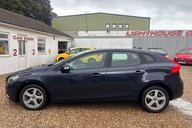 Volvo V40 T2 ES.. 12 SERVICES INCLUDING CAMBELT.. BLUETOOTH.. A/C.. PARKING SENSORS. 2