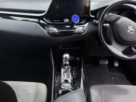 Toyota C-HR 1.8 VVT-h Design SUV 5dr Petrol Hybrid CVT Euro 6 (s/s) (122 ps) 7