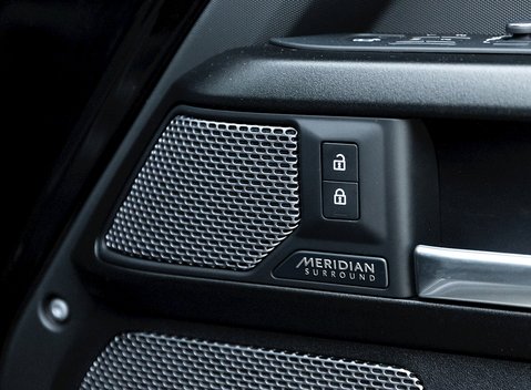 Land Rover Defender 110 V8 22