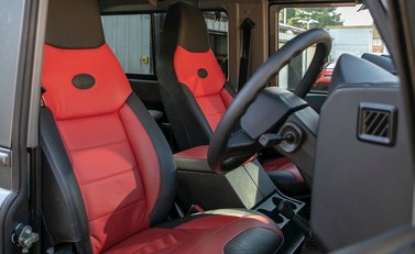 Land Rover Defender 90 TD XS Station Wagon 12