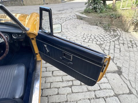 MG B ROADSTER 32
