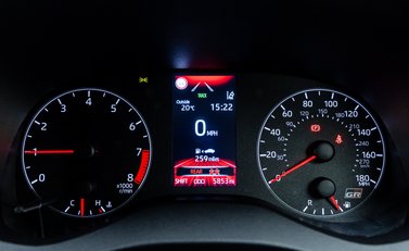 Toyota Yaris GR-Y CIRCUIT 18