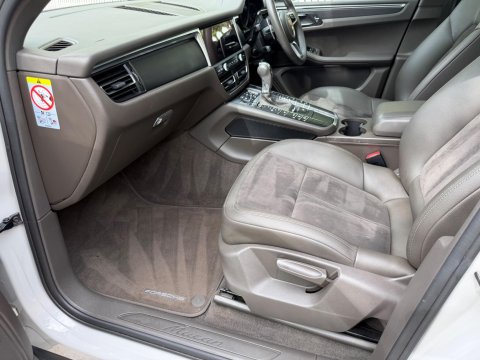 Porsche Macan PDK 64