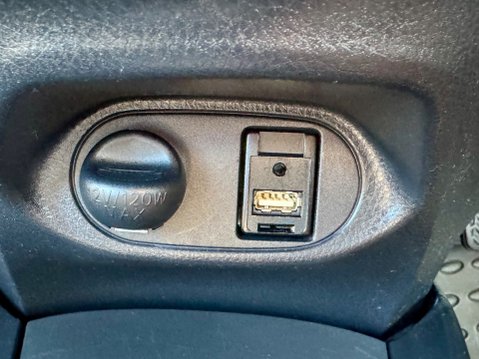 Toyota Yaris VVT-I ICON 33