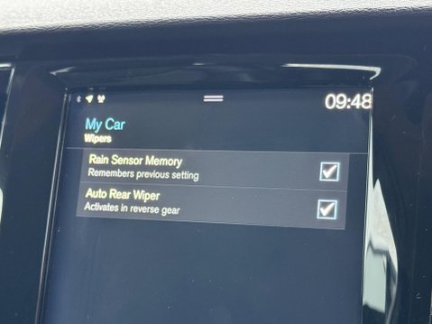 Volvo V90 2.0 D4 Momentum Auto Euro 6 (s/s) 5dr 29