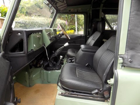 Land Rover Defender 110 2.5 Diesel 12