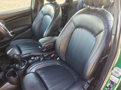 Mini Hatch 1.5 Cooper Exclusive Steptronic Euro 6 (s/s) 5dr 24