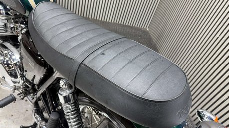 Triumph Bonneville 2004 ONLY 10K STUNNING MODERN CLASSIC NEW MOT 790CC 14