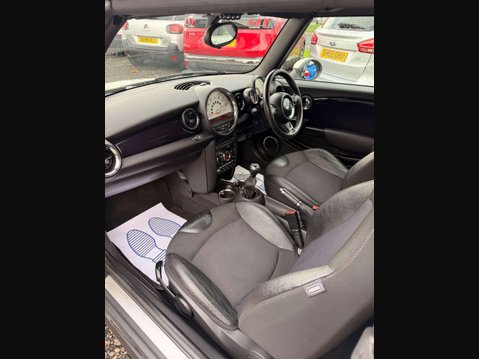 Mini Convertible 1.6 Cooper 2dr 19