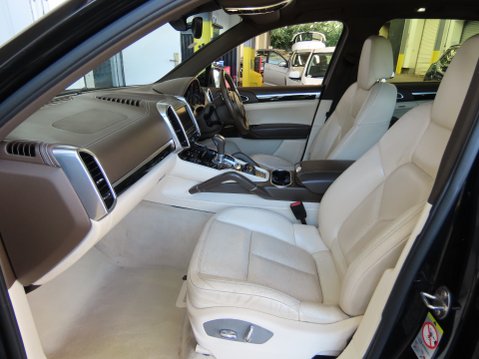 Porsche Cayenne D V6 TIPTRONIC 11