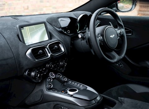 Aston Martin V8 Vantage 13