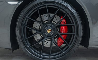 Porsche 911 Targa 4 GTS (991.2) 16
