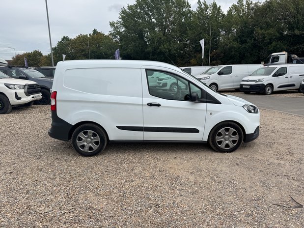 Ford Transit Courier SWB L1H1 Low Roof Trend Air Con EURO 6 NO VAT 5