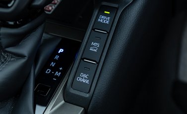 Toyota Land Cruiser Invincible 34