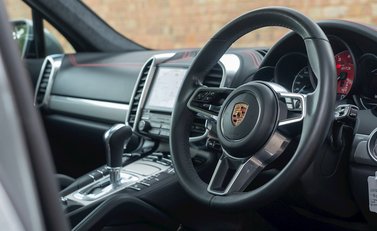 Porsche Cayenne GTS 11
