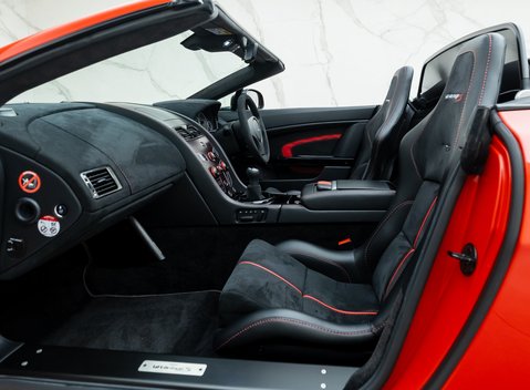 Aston Martin V12 Vantage S Roadster 18
