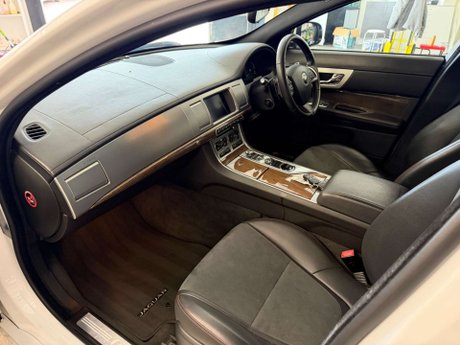 Jaguar XF 2.2d R-Sport Auto Euro 5 (s/s) 4dr 34