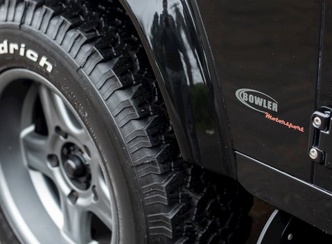 Land Rover Defender 90 XS Bowler 29