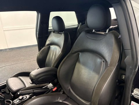Mini Hatch 2.0 Cooper S Sport Auto 3dr 38