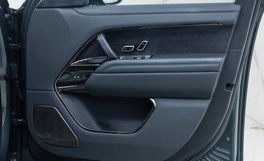 Land Rover Range Rover P530 SV 29