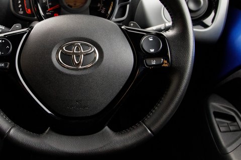 Toyota Aygo VVT-I X-CLUSIV X-SHIFT 19