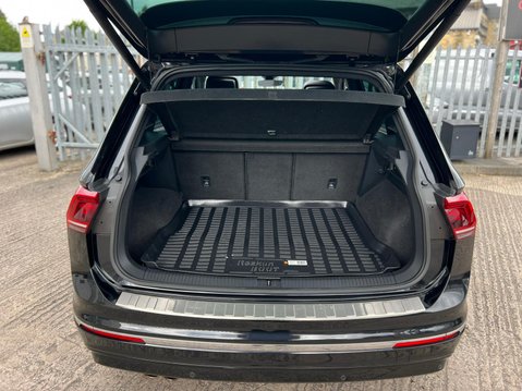 Volkswagen Tiguan R-LINE TDI BMT 4MOTION DSG 26