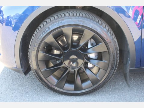 Tesla Model Y LONG RANGE 32