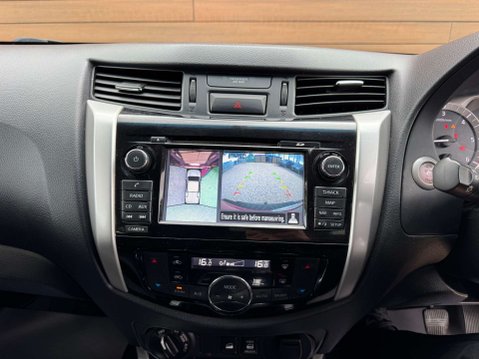Nissan Navara 2.3 Navara Tekna dCi 4WD 5dr 27