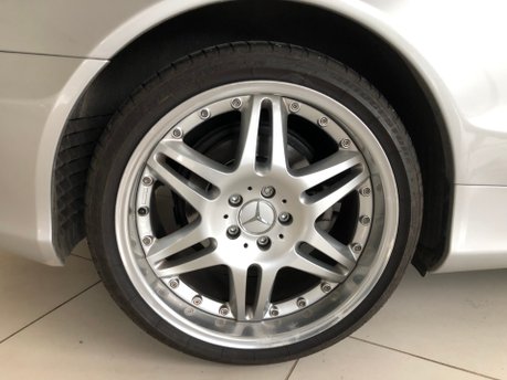 Mercedes-Benz SL Series SL500 V8 33