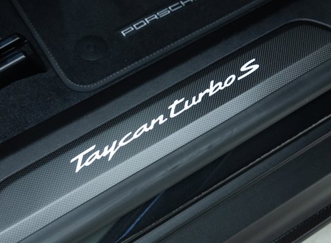 Porsche Taycan TURBO S 29